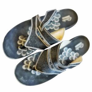 Clark’s Collection Black Strappy Thong Bohemian Sandals Size 8.5 EUC Beach Pool